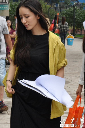 北影副校长回应表演系学生“撞脸” 符合培养目标9 北影副校长回应表演系学生“撞脸” 符合培养目标9