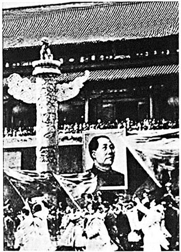 　第四幅画像悬挂时间：1950年“五一”国际劳动节 主笔：辛莽