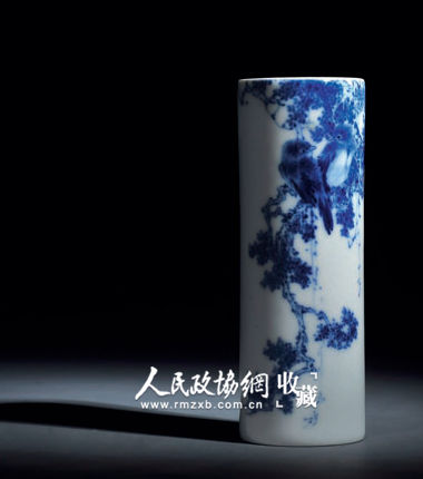 民国 王步绘青花花鸟纹小笔筒 92万元成交_副本 民国 王步绘青花花鸟纹小笔筒 92万元成交_副本