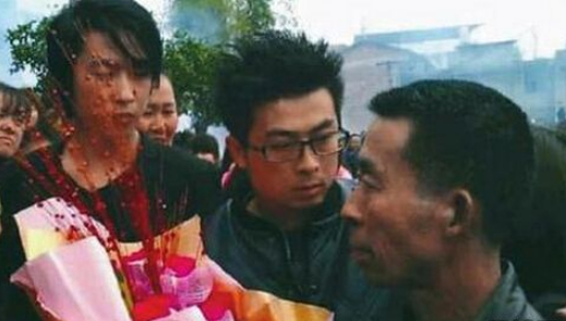 兄弟被拐母亲被杀 亲生父亲苦觅19年后再相聚 兄弟被拐母亲被杀 亲生父亲苦觅19年后再相聚