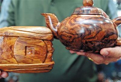 越南花梨(左)与海南花梨的区别