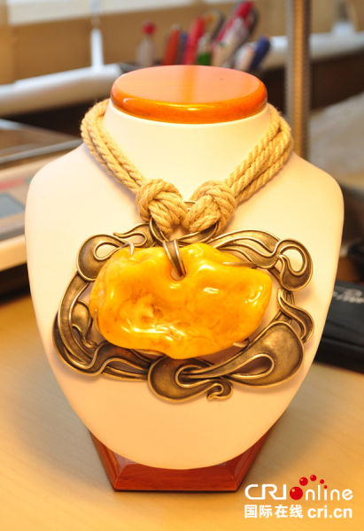 蜜蜡镶银饰品 蜜蜡镶银饰品