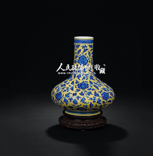 清雍正 黄地青花缠枝花卉纹荸荠瓶_副本 清雍正 黄地青花缠枝花卉纹荸荠瓶_副本
