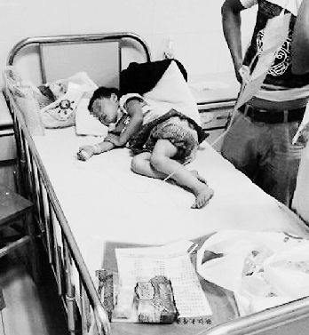 受伤的小女孩 受伤的小女孩