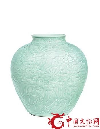 清乾隆御制粉青釉浮雕龙纹罐 清乾隆御制粉青釉浮雕龙纹罐