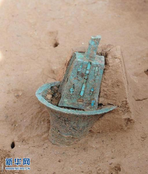 这是“青铜马车”镶嵌着绿松石的銮铃（10月14日摄）。