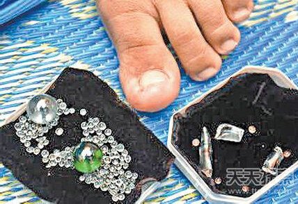 脚趾不停吐钻石 脚趾不停吐钻石