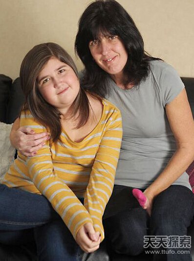 英国一女孩患怪病 一天最多呕吐100次 英国一女孩患怪病 一天最多呕吐100次