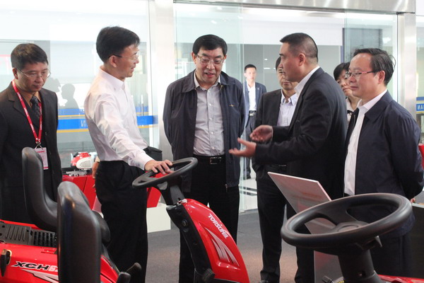 马培华常务副主席考察民建会员企业 马培华常务副主席考察民建会员企业