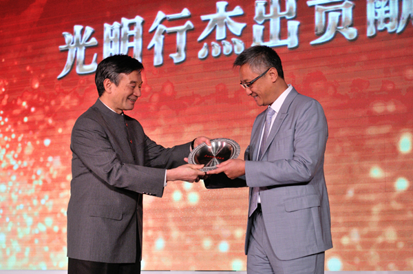 罗富和出席光明行十周年回顾大会 罗富和出席光明行十周年回顾大会