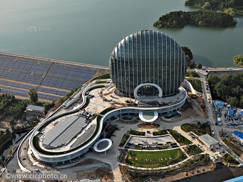 北京怀柔雁栖湖湖心岛APEC峰会日出东方大酒店。摄影：马文晓