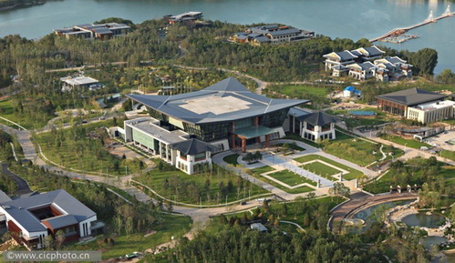 北京怀柔雁栖湖湖心岛APEC峰会国际会议中心。