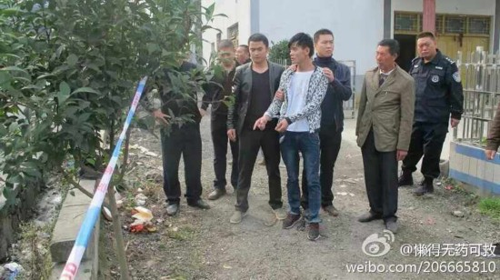 图为犯罪嫌疑人在指认犯罪现场 图为犯罪嫌疑人在指认犯罪现场