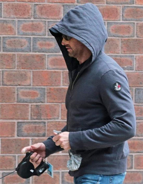 金刚狼休杰克曼低调遛狗 金刚狼休杰克曼低调遛狗