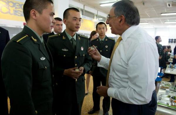 资料图：帕内塔参观解放军军校