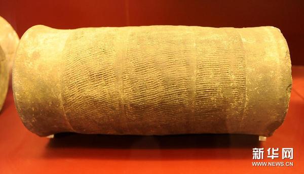 这是在安阳殷墟博物馆内拍摄的陶制排水管道（10月30日摄）。