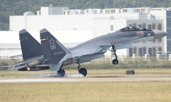 资料图:苏35战机抵达珠海 资料图:苏35战机抵达珠海