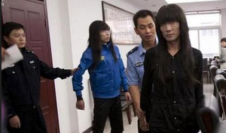 男子扮女人20年因吸毒被拆穿 男子扮女人20年因吸毒被拆穿