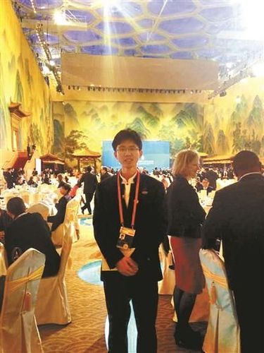 来自外交学院英语系大三学生朱冠臻 来自外交学院英语系大三学生朱冠臻