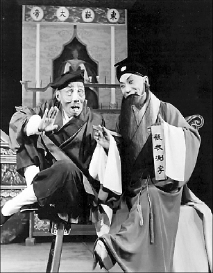 ▲《人民日报》发表社论 ▲《人民日报》发表社论