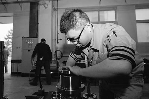 周浩在比赛中。