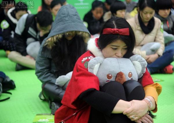 11月18日，首届全国“发呆大赛”首站在成都宽窄巷子举行。2