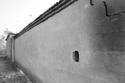 偌大的囚室巴掌大的“窗” 偌大的囚室巴掌大的“窗”