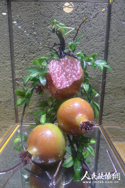 016 传统工艺制作的琉璃摆件_副本 016 传统工艺制作的琉璃摆件_副本