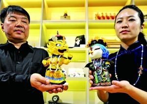 故宫龙凤吉祥物首曝光 模仿清代帝后造型4 故宫龙凤吉祥物首曝光 模仿清代帝后造型4