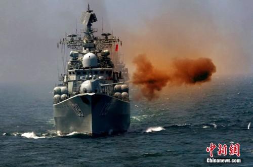 资料图:海军战舰实弹射击 资料图:海军战舰实弹射击