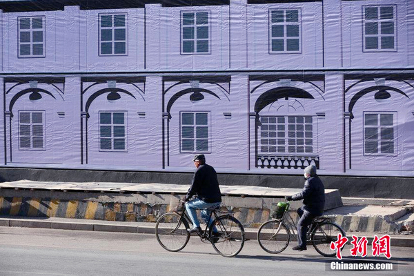 沈阳现一栋画出来的13层假大楼-配有“照明灯”2