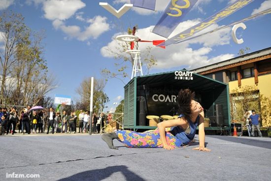 “COART艺术现场”每年在丽江的束河古镇举办两次 “COART艺术现场”每年在丽江的束河古镇举办两次