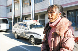 小杨的姨妈说，小杨以前一直很听话，也很乖巧