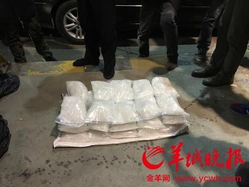 警方缴获毒品。