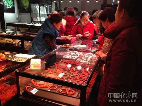 彩色宝石高歌猛进 传统玉石进入寒冬 彩色宝石高歌猛进 传统玉石进入寒冬