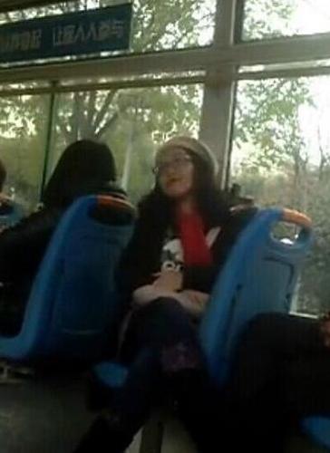 女乘客炫耀国外生娃 女乘客炫耀国外生娃