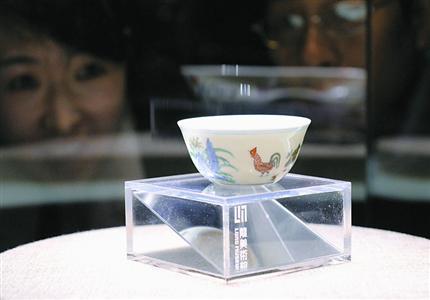 明成化斗彩鸡缸杯今亮相龙美术馆 曾拍出2.8亿元 明成化斗彩鸡缸杯今亮相龙美术馆 曾拍出2.8亿元
