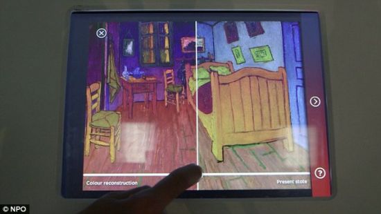 专家正在用电脑查看梵高画作中的红色衰退情况 专家正在用电脑查看梵高画作中的红色衰退情况