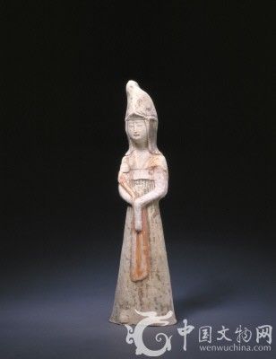 陶彩绘女俑，唐，高30.5cm，宽8.5cm。