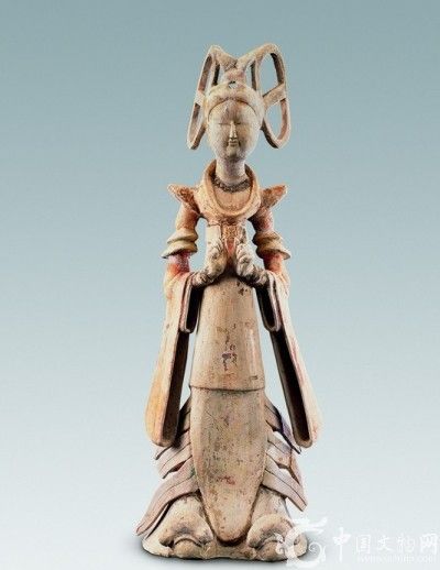 唐，彩绘双环望仙髻女舞俑