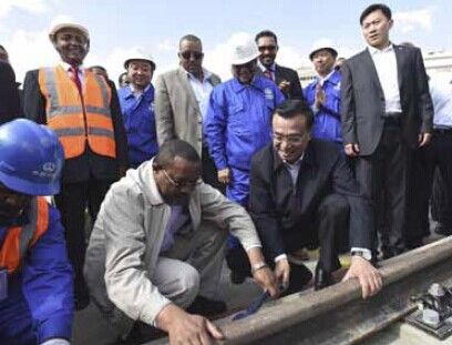 总理亲自拧螺丝 总理亲自拧螺丝