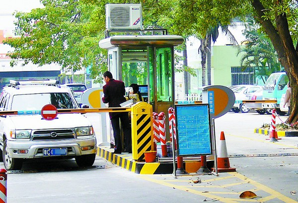 8516510779351e3 8516510779351e3