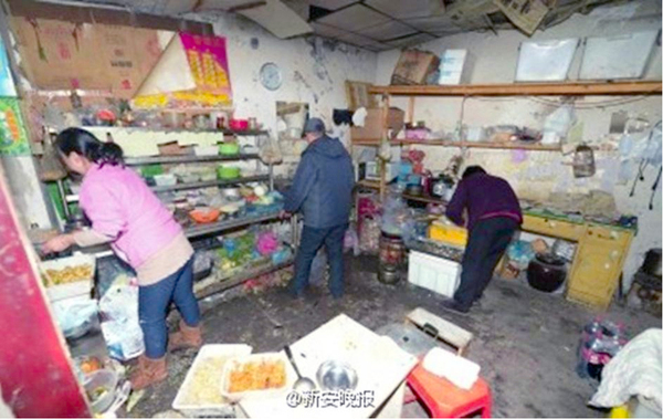 直击郑州“黑盒饭”制作现场3