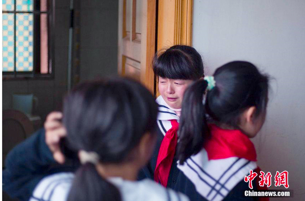 昆明一大厦电梯收费-小学生爬20楼吃饭累到哭3 昆明一大厦电梯收费-小学生爬20楼吃饭累到哭3