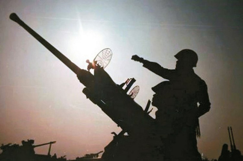 台北市准备将一处当年掩护蒋介石住宿草山行馆的军用阵地，复原成40炮花园，公园路灯管理处并已向军方申请获准，拨用一门除役的单管40公厘高射炮。