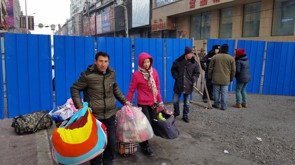 哈尔滨大火塌楼现场遭冰封如末日场景8