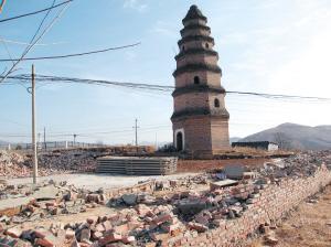 村民在古塔旁建起的砖房猪舍已拆 村民在古塔旁建起的砖房猪舍已拆