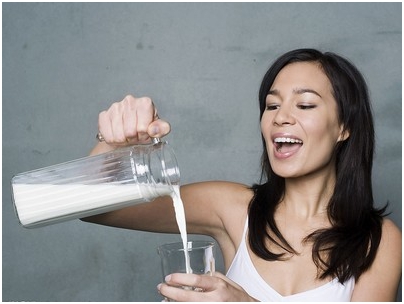 这10类人睡前喝奶有损健康 这10类人睡前喝奶有损健康