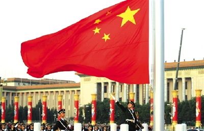 “共和国第一升旗手”退役 婉拒企业50万年薪(图) “共和国第一升旗手”退役 婉拒企业50万年薪(图)