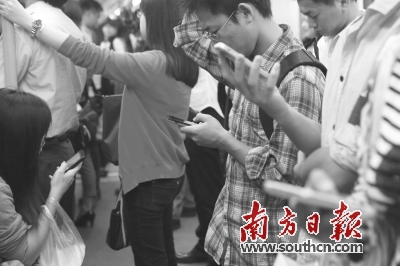 手机一族需防“假颈椎病” 严重颈椎病要手术 手机一族需防“假颈椎病” 严重颈椎病要手术